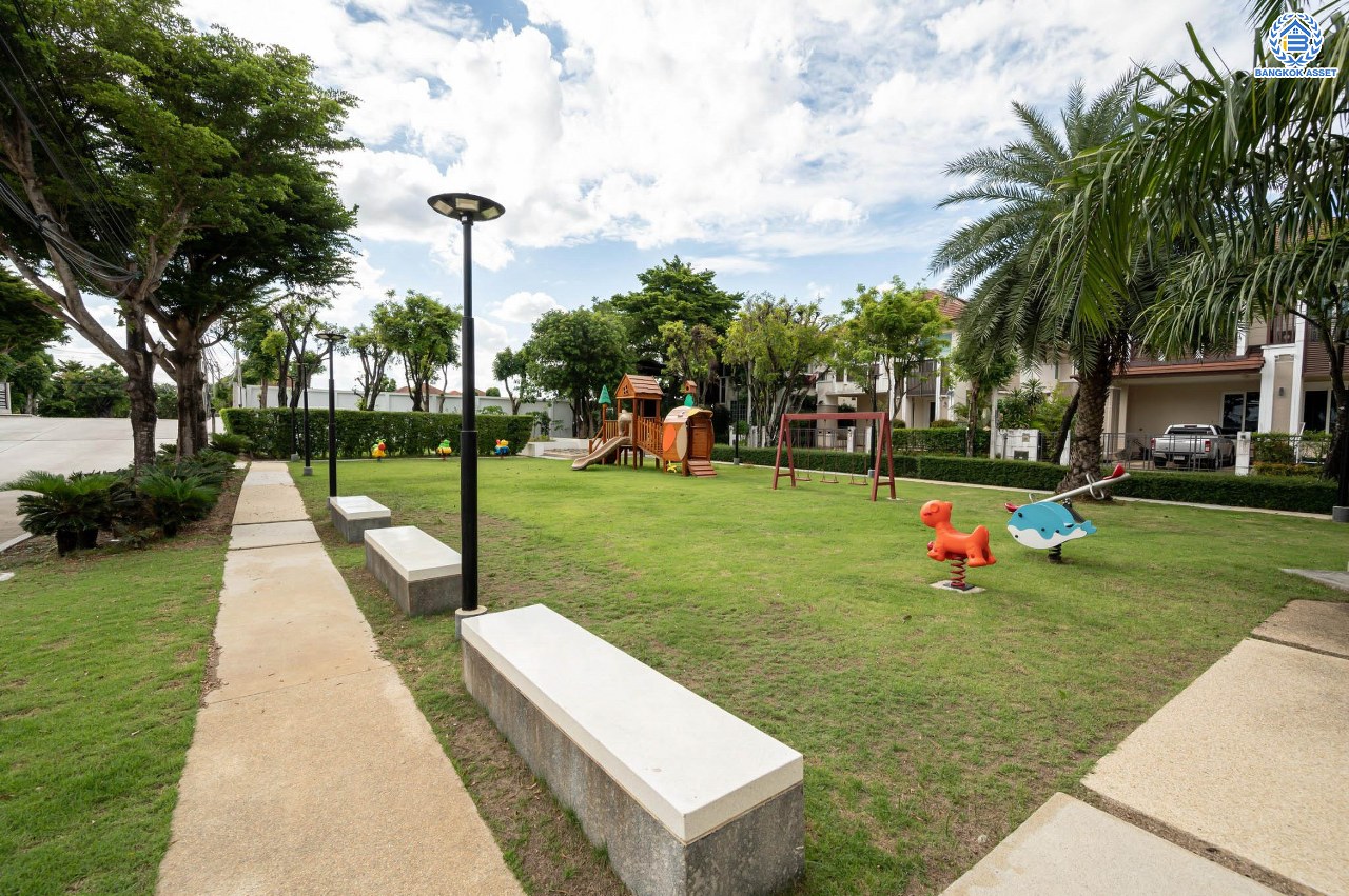 บ้านมือสองตกแต่งใหม่ โครงการ เดอะซิตี้2 พระราม5-ราชพฤกษ์ เนื้อที่ 62.5 ตร.ว. ดีไซน์ตอบทุกไลฟ์สไตล์ ฟังก์ชัน 3 ห้องนอน 3 ห้องน้ำ จอดรถได้ 2 คัน บนทำเลติดถนนใหญ่ เชื่อมต่อทุกเส้นทาง ใกล้จุดขึ้นทางด่วน "ศรีรัช" รายล้อมด้วยสิ่งอำนวยความสะดวกมากมาย